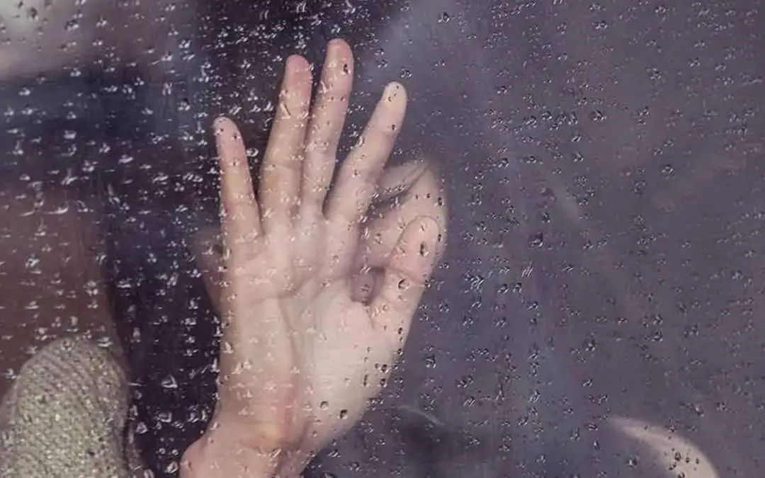 depression-woman-rainy-window